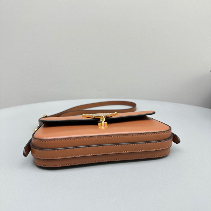 Prada 豆腐包