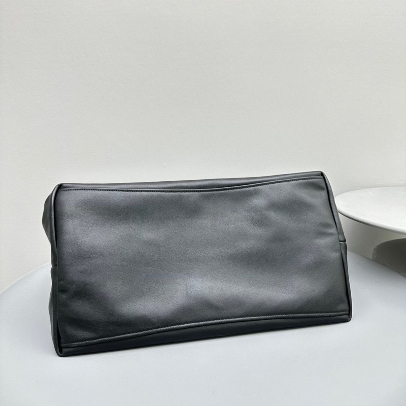 Prada 流浪包
