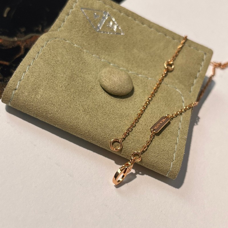 VCA Necklace