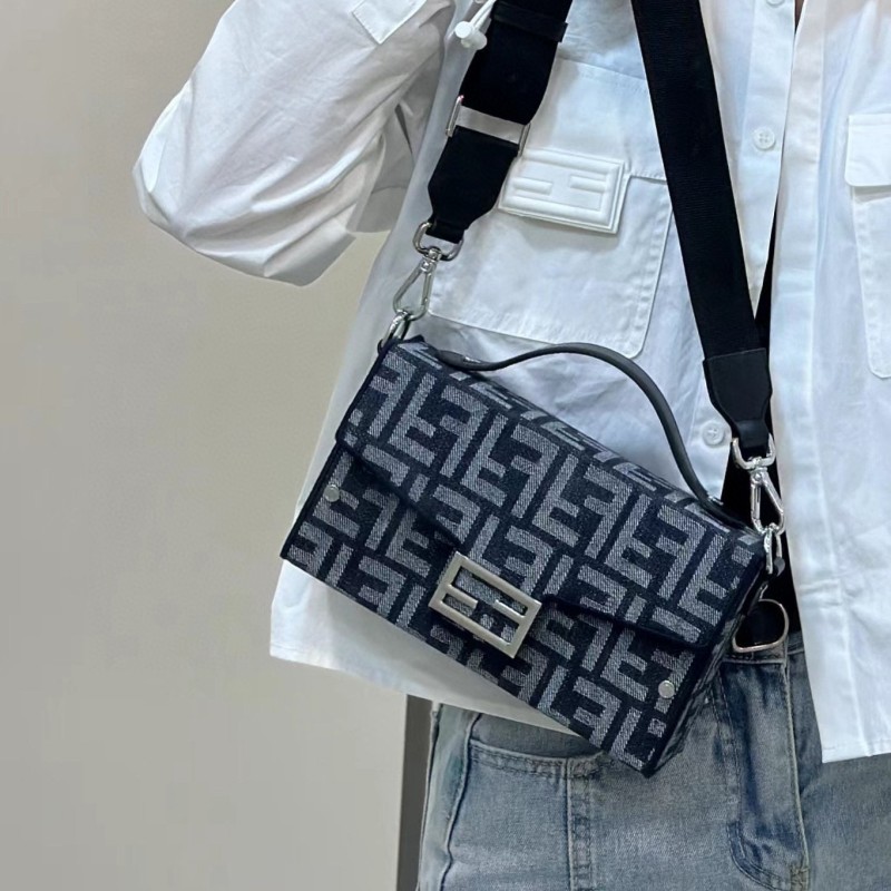 Fendi 盒子包