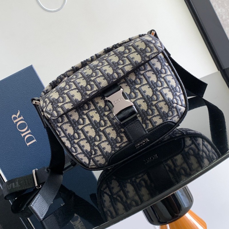 Dior Explorer