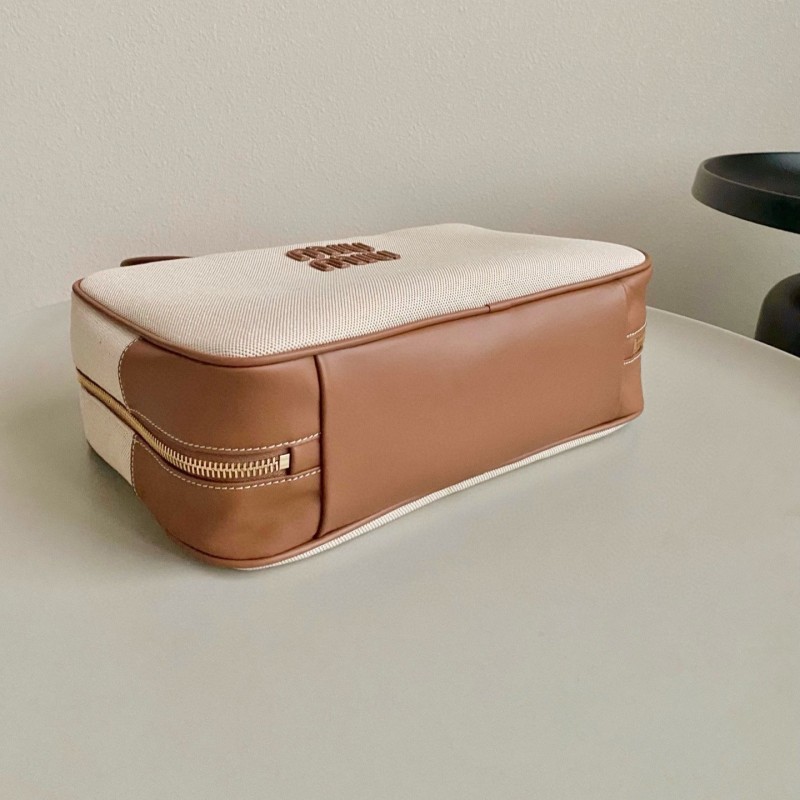 MiuMiu 公文包 
