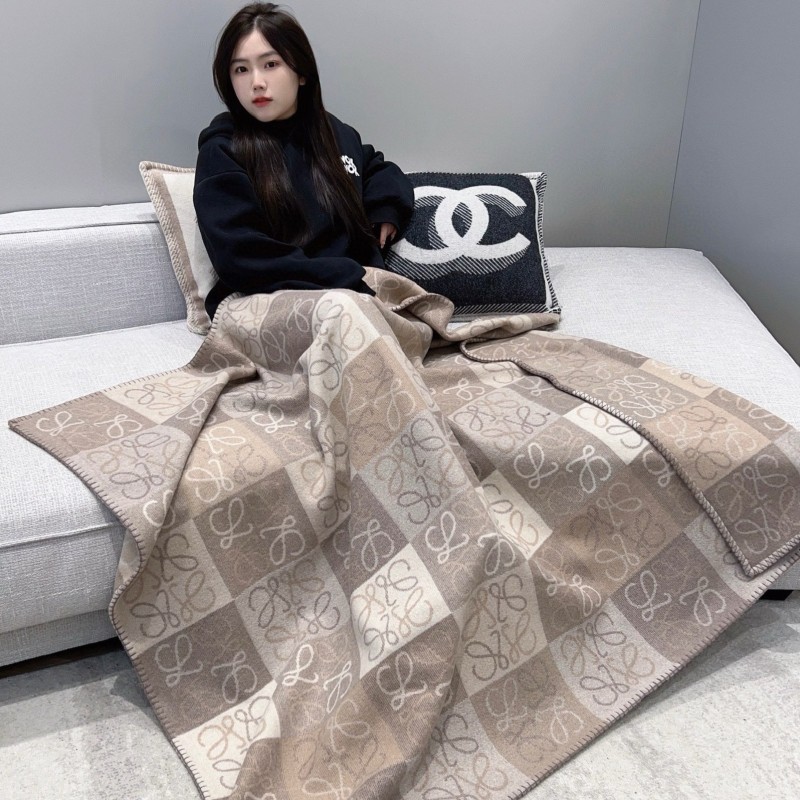 Loewe Shawl