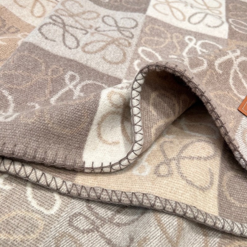 Loewe Shawl