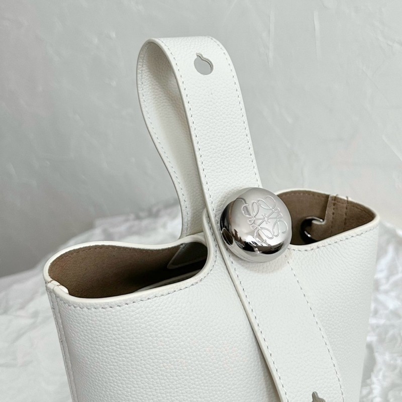 Loewe Pebble 水桶包