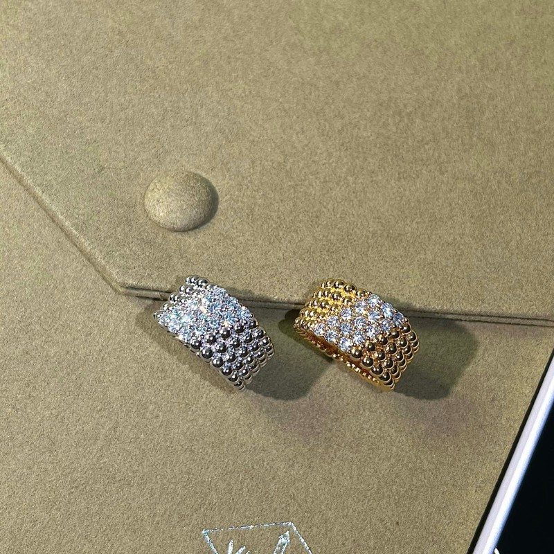 VCA Ring
