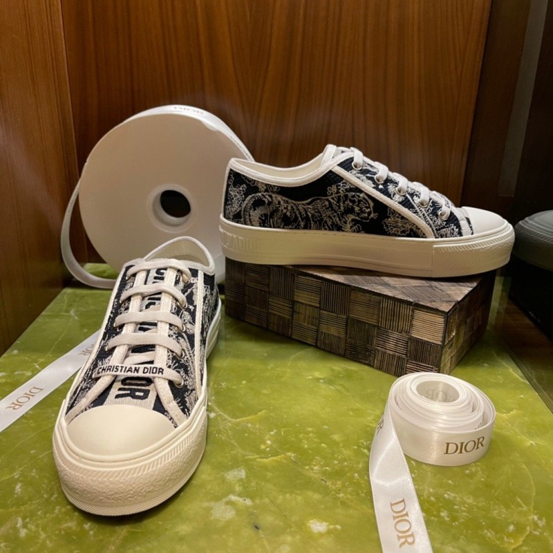 Walk N Dior Sneaker 