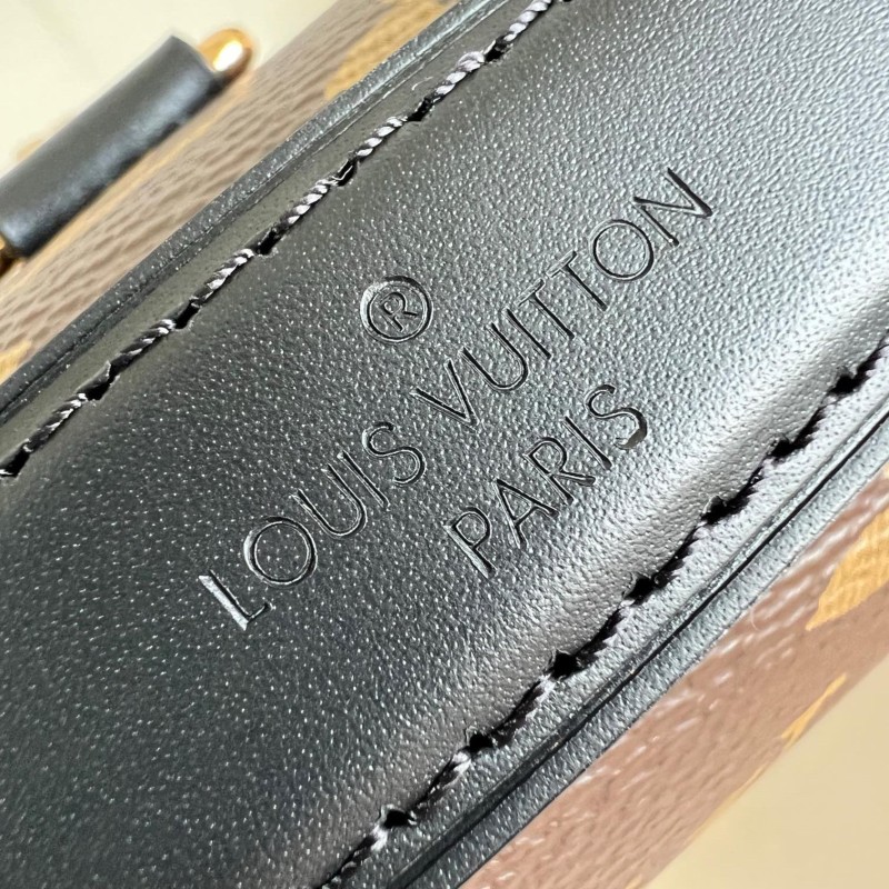 LV Pochette Metis