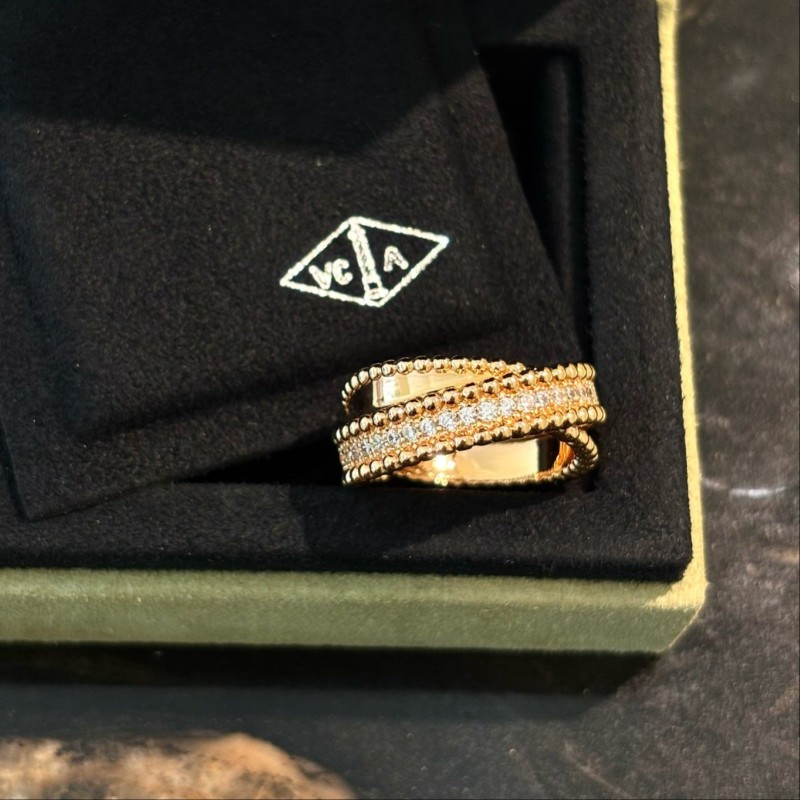 VCA Ring
