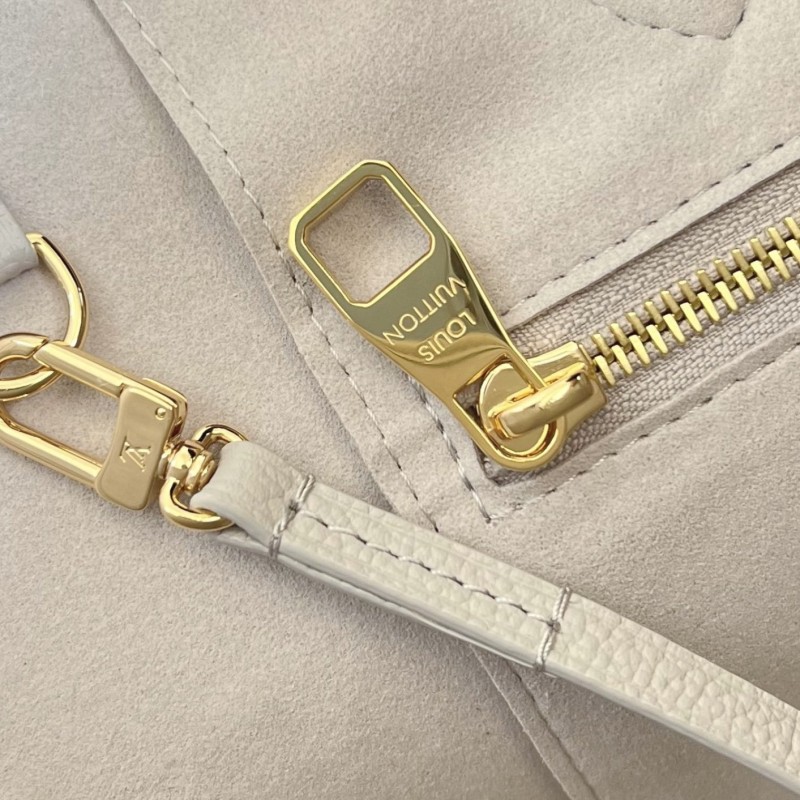 LV Neverfull Handbag 