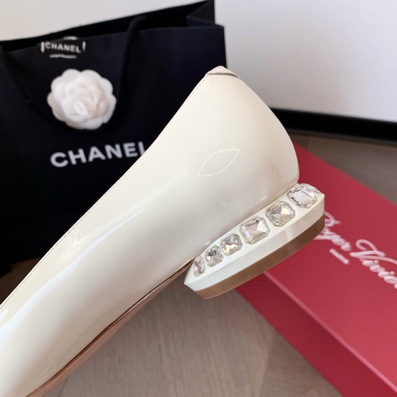 Roger Vivier Flats