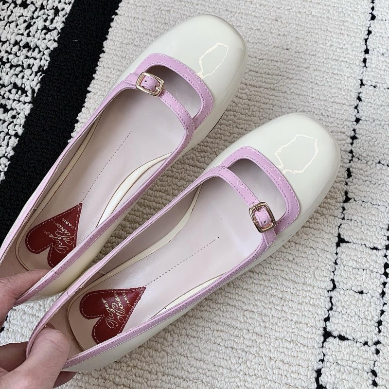 Roger Vivier Flats
