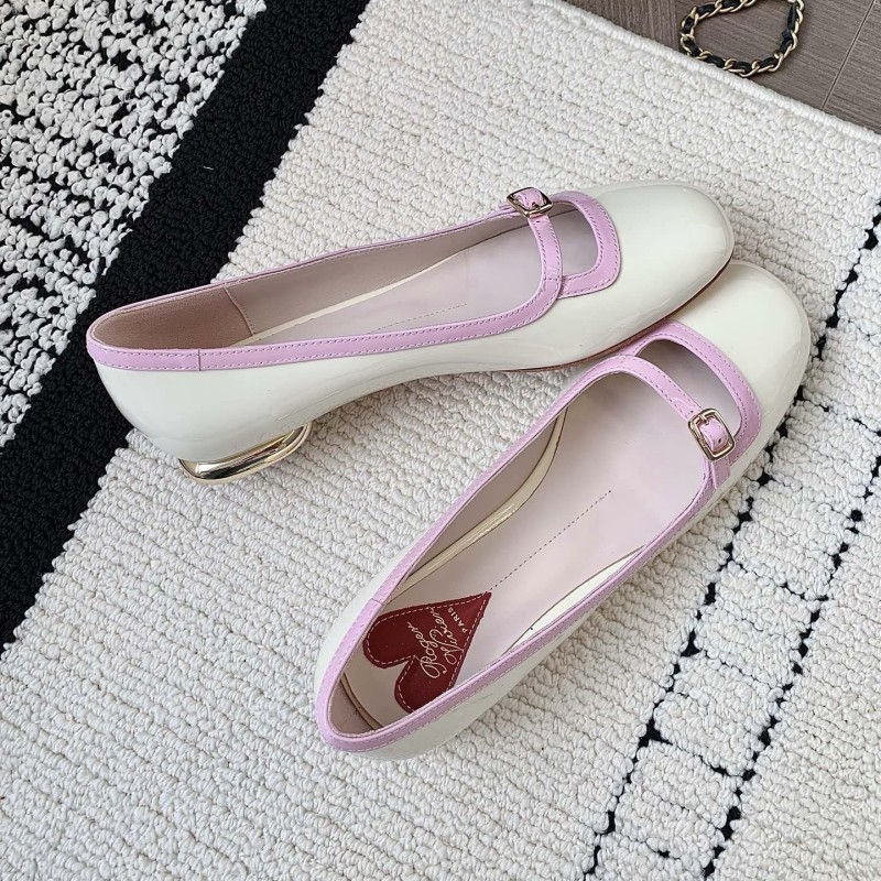 Roger Vivier Flats