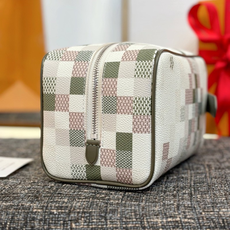 Lv Locker Dopp Kit