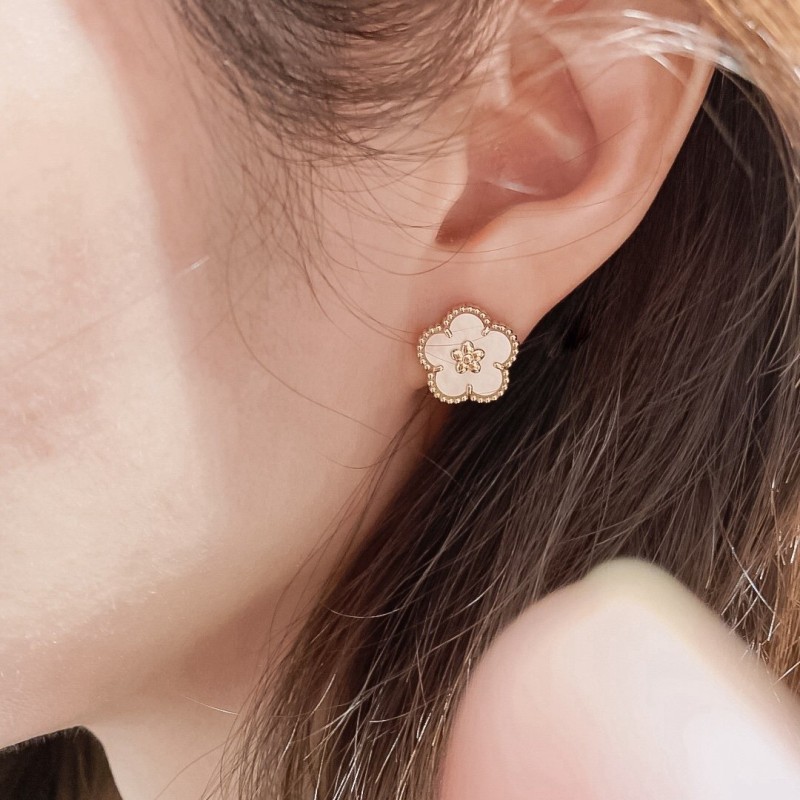 VCA Earrings 