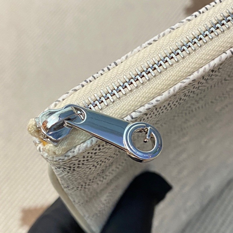 Goyard Cluth Bag