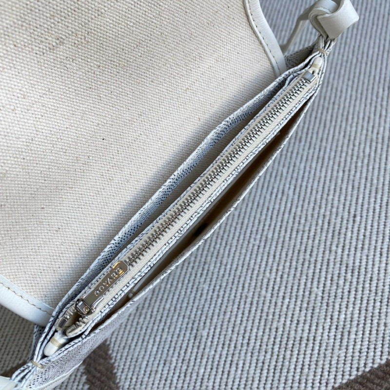 Goyard Cluth Bag