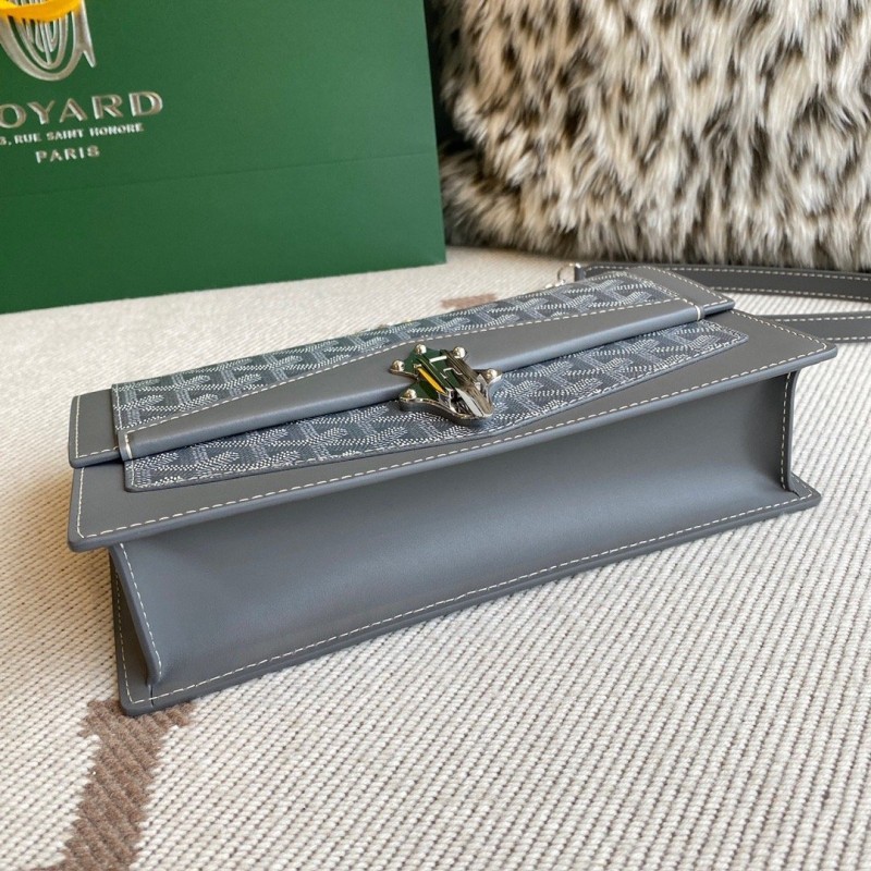 Goyard Cluth Bag