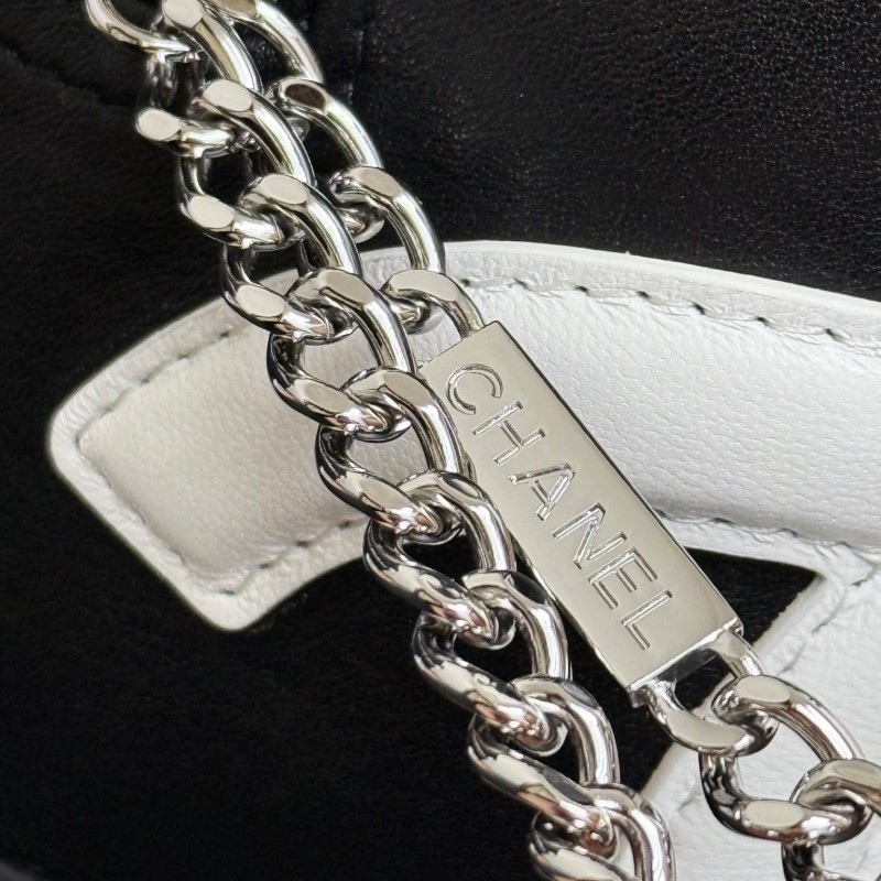 Chanel 枕头包