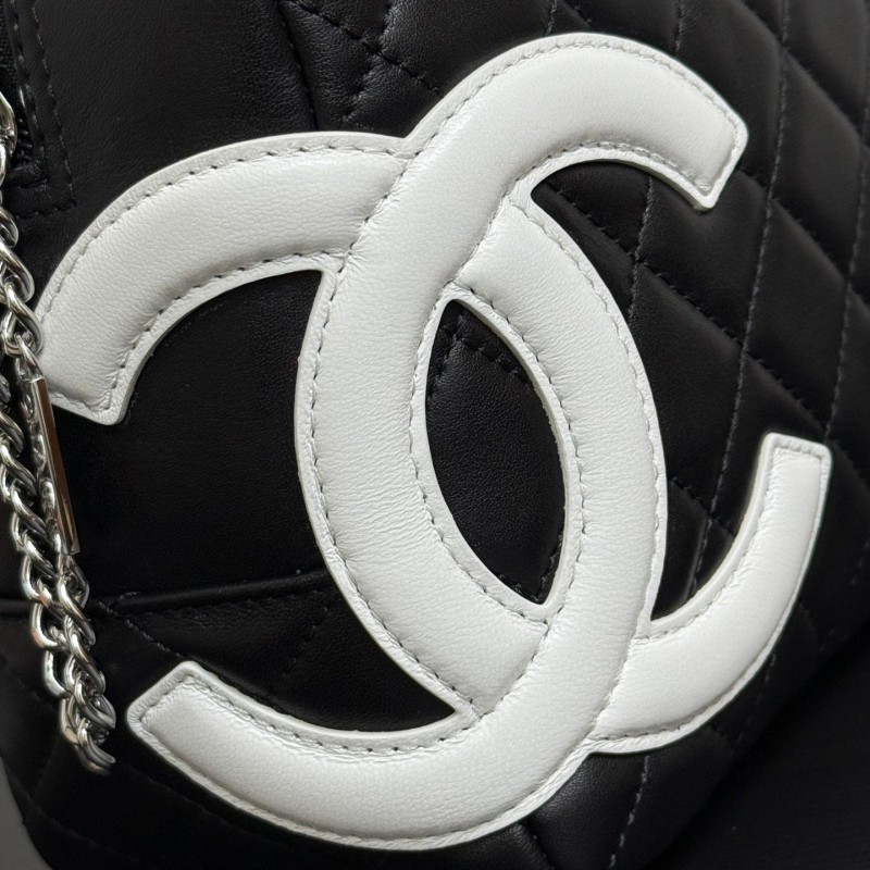 Chanel 枕头包