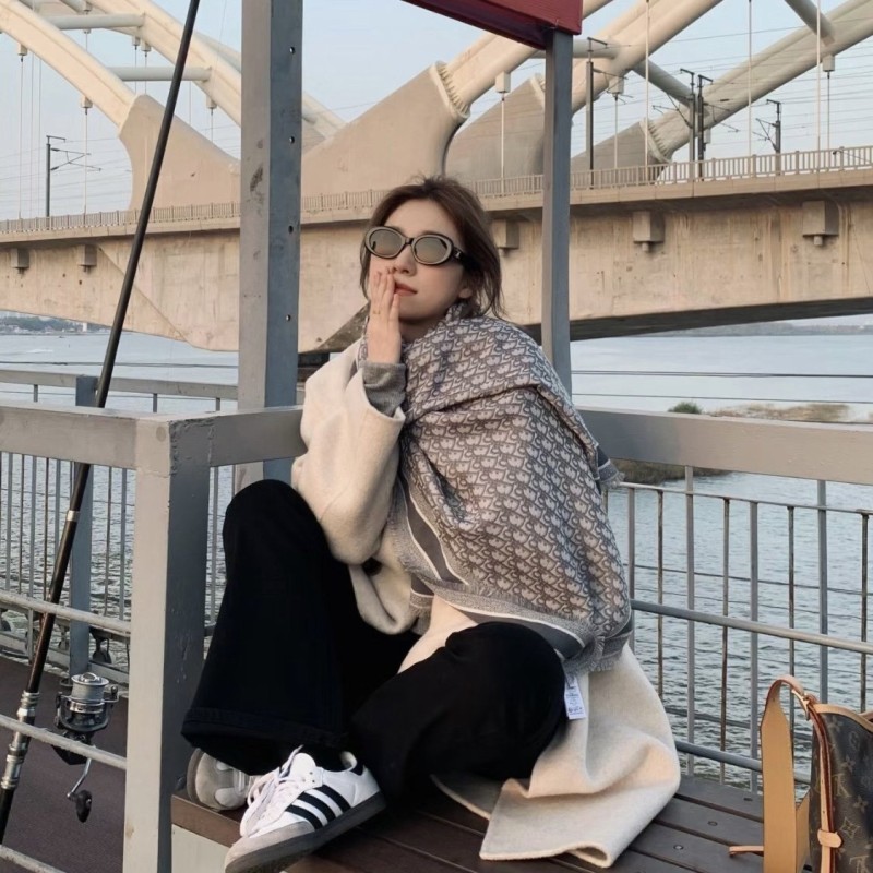Dior Shawl