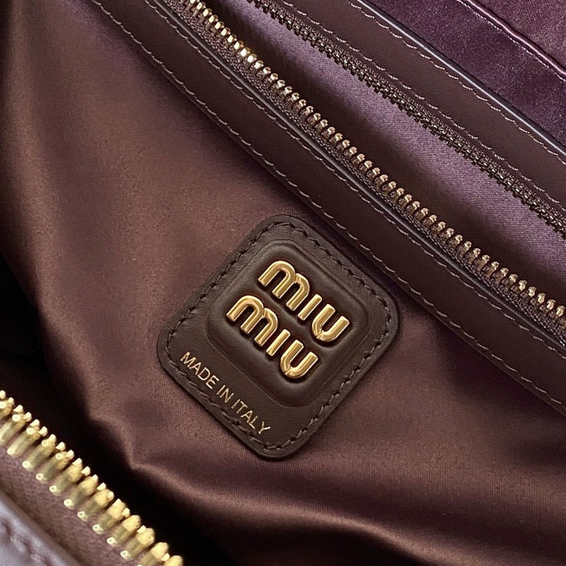 MiuMiu 公文包