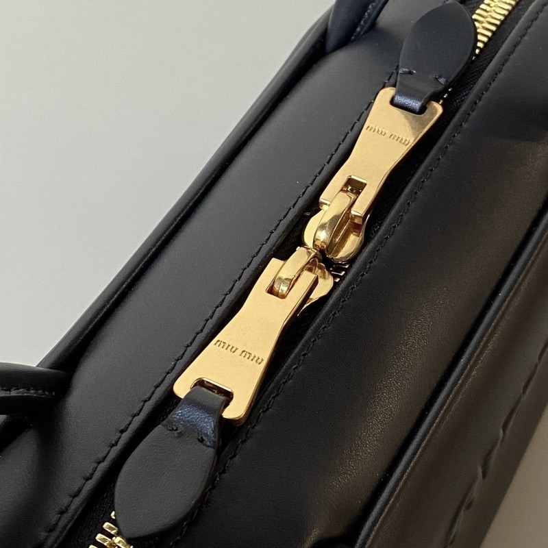 MiuMiu 公文包