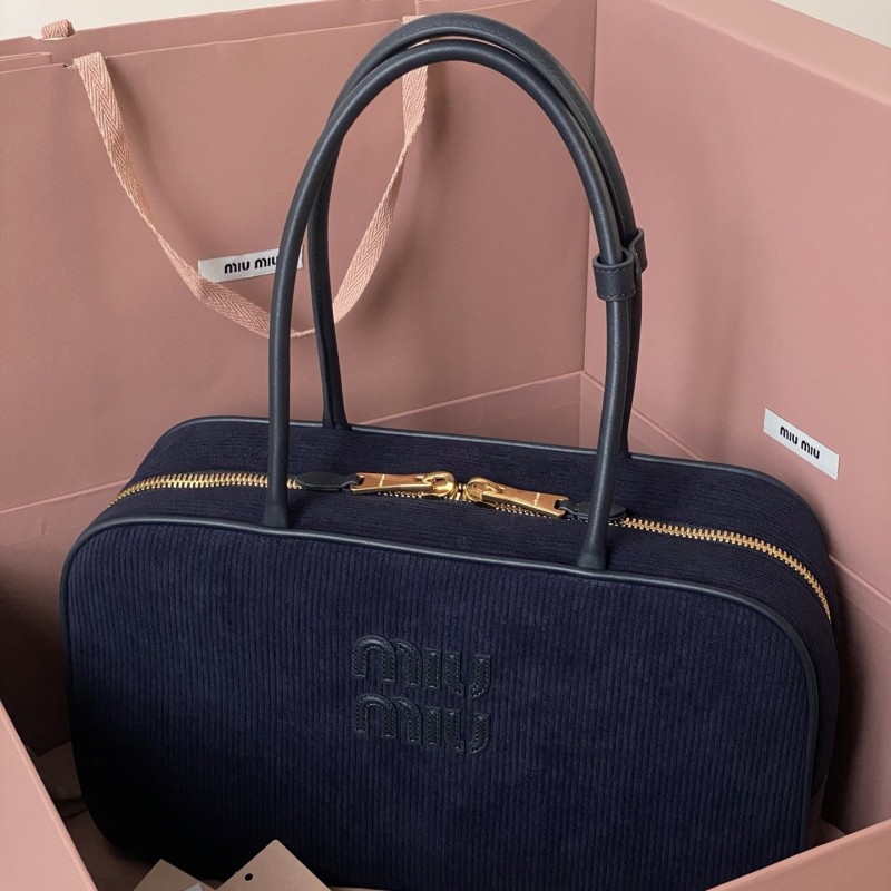 MiuMiu 公文包