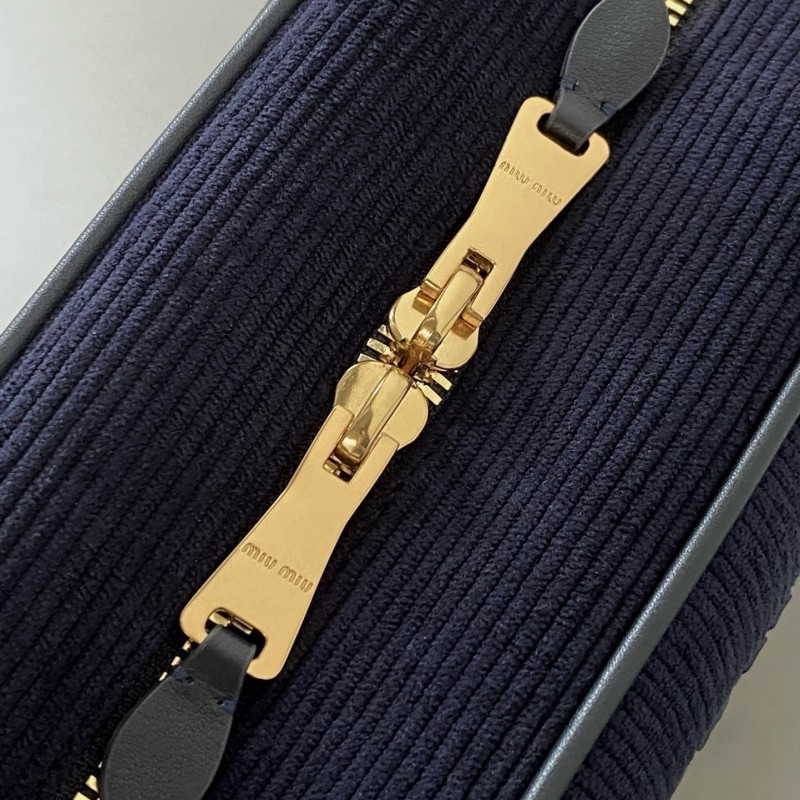 MiuMiu 公文包