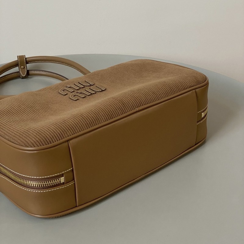 MiuMiu 公文包