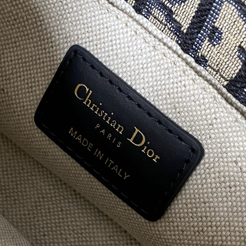 Dior Bobby 迷你