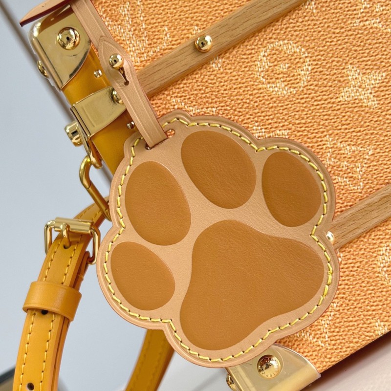 LV Handle Trunk