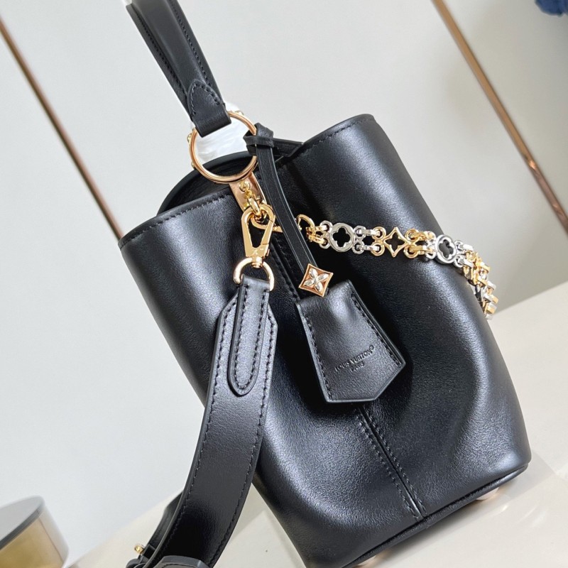 LV Capucines Souple