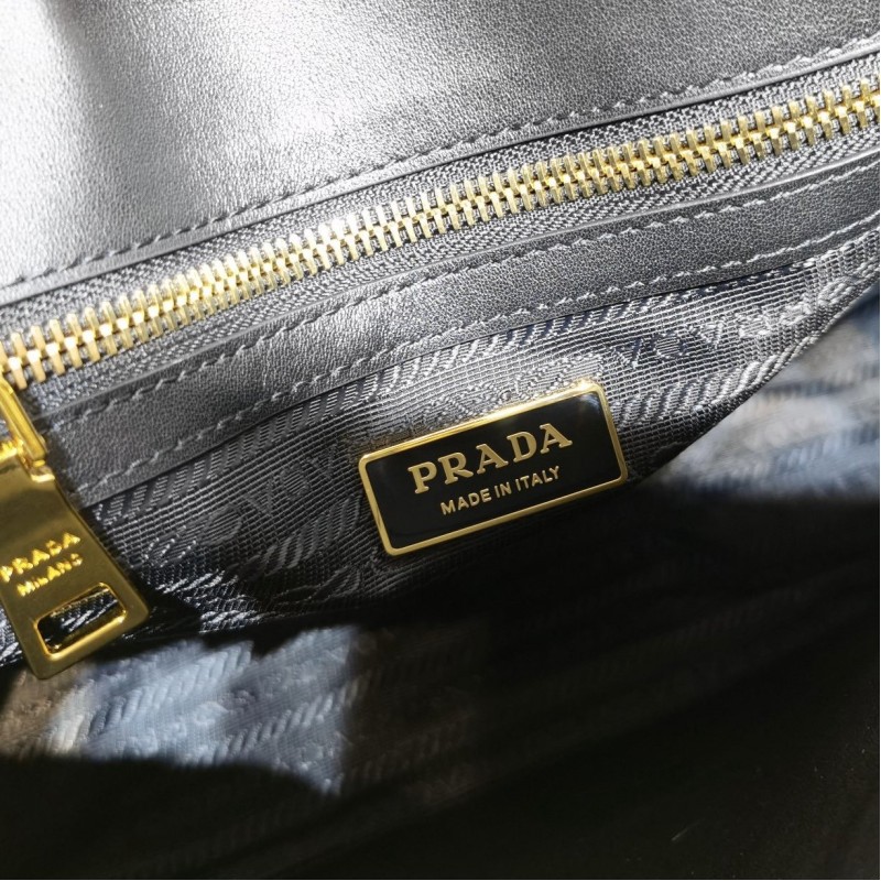 Prada Handbags (Medium)