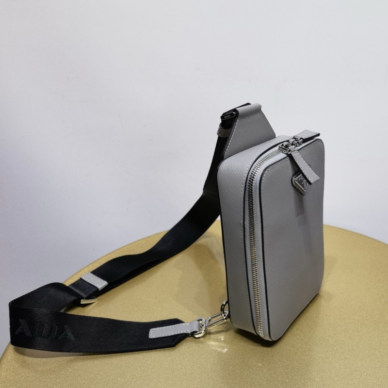 Prada 胸包