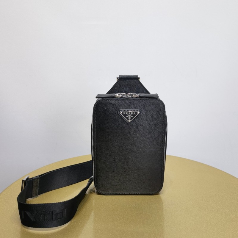 Prada 胸包