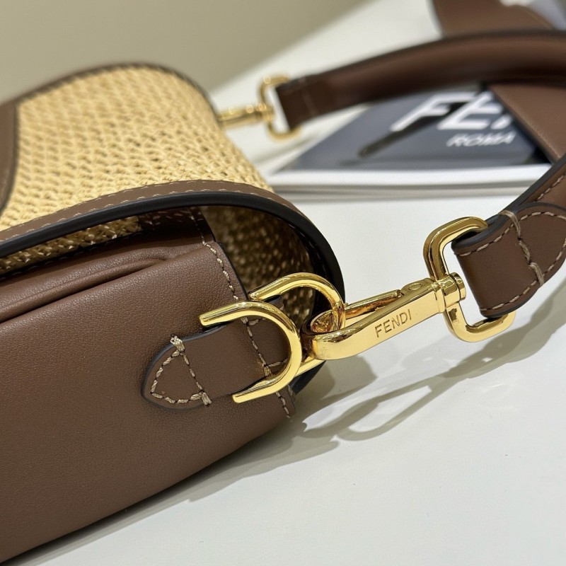 Fendi 拉菲草手袋