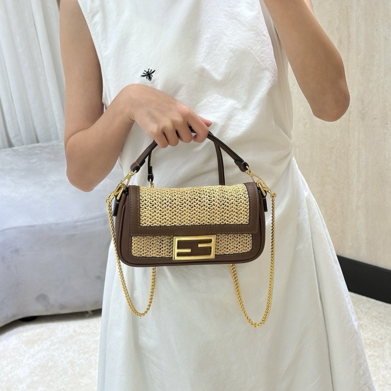 Fendi 拉菲草手袋