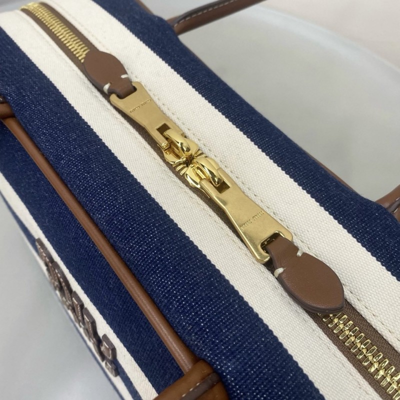 MiuMiu 公文包