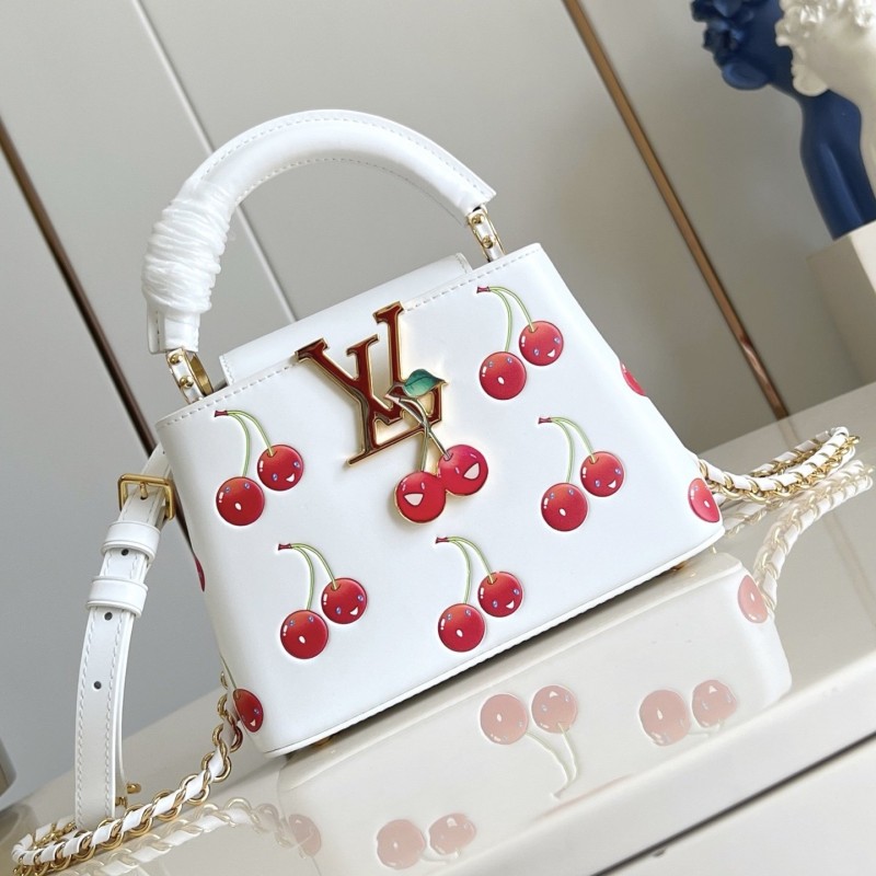 LV Capucines 