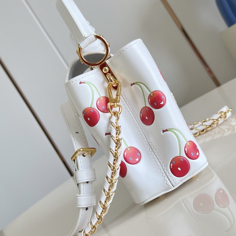 LV Capucines 