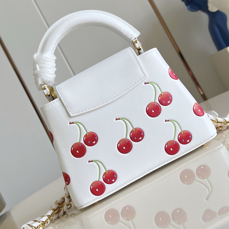 LV Capucines 