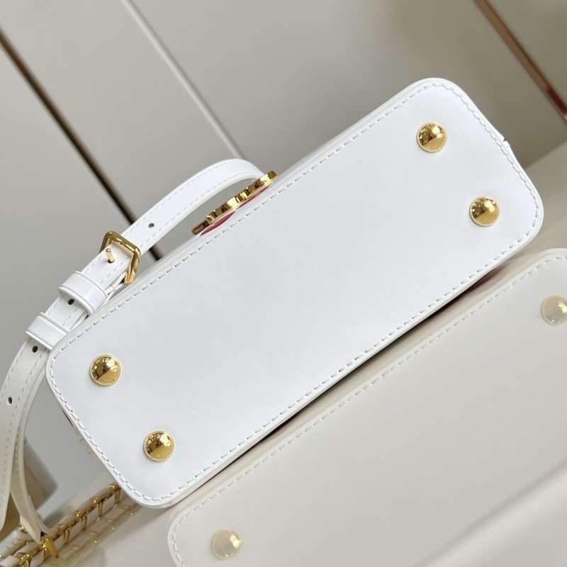 LV Capucines 