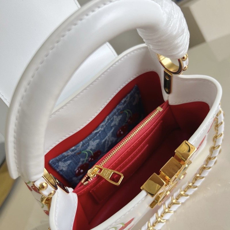 LV Capucines 