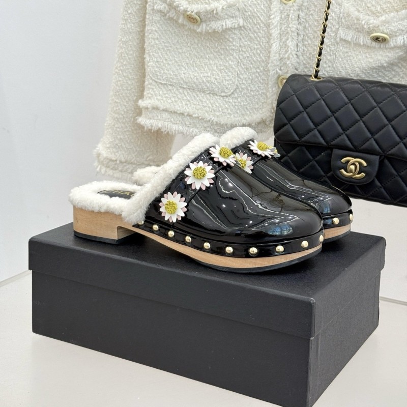 Chanel Slippers 