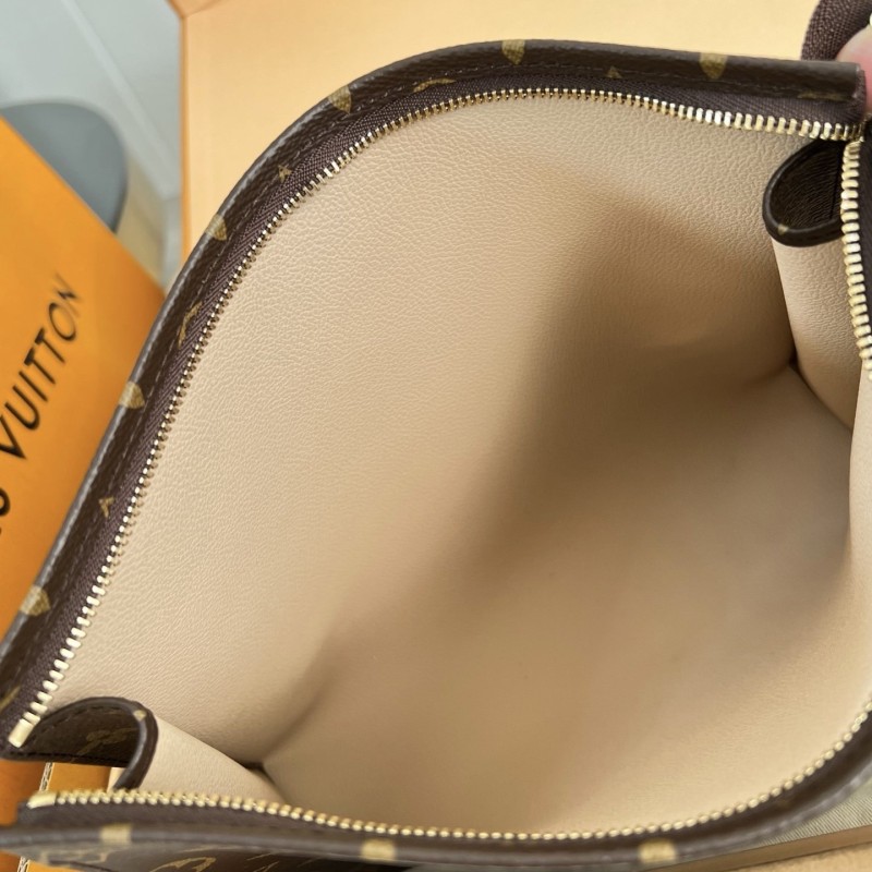 LV Poche Toilette