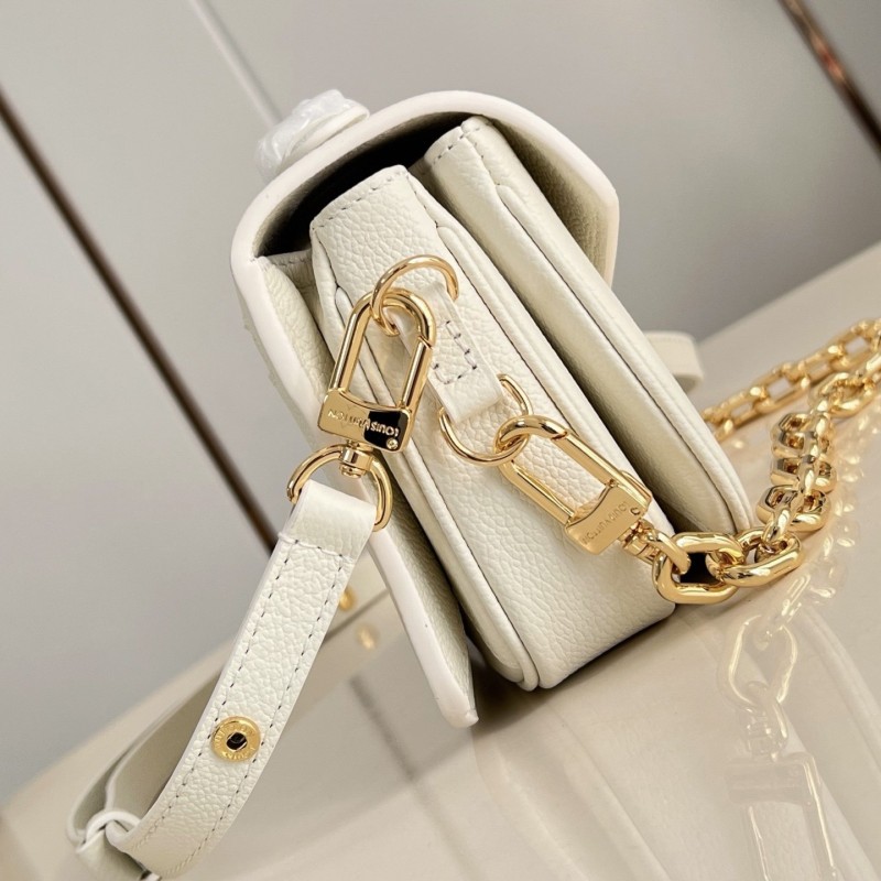 LV Pochette Métis East West