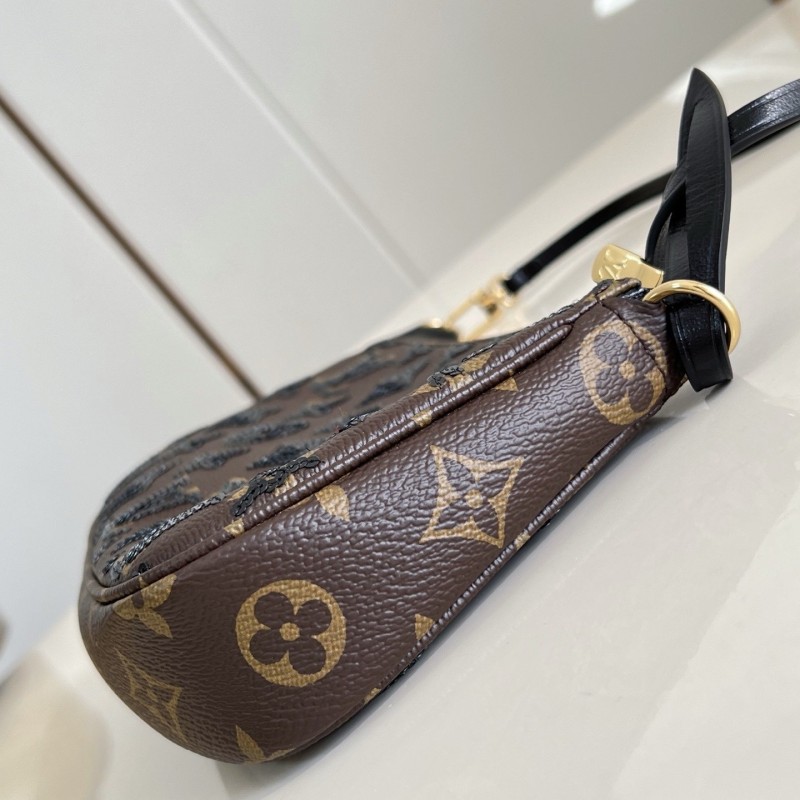 LV Pochette 