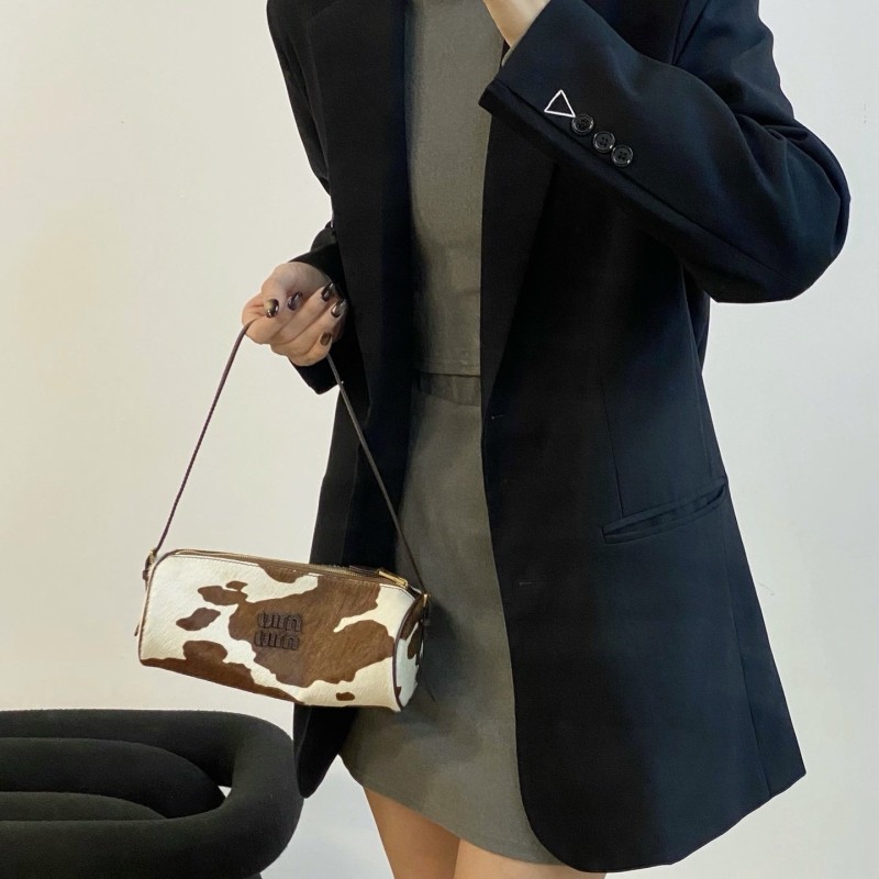 MiuMiu 圆筒包