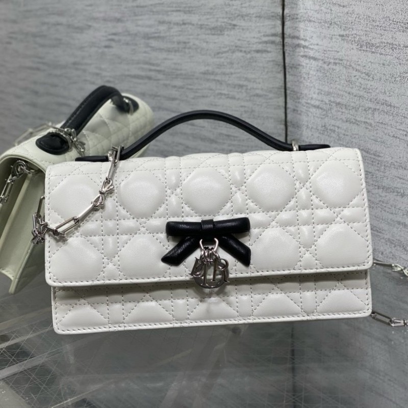 Dior Lady 蝴蝶结珍珠链条包